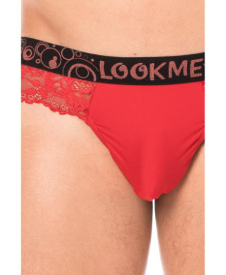 String rouge en dentelle délicate 